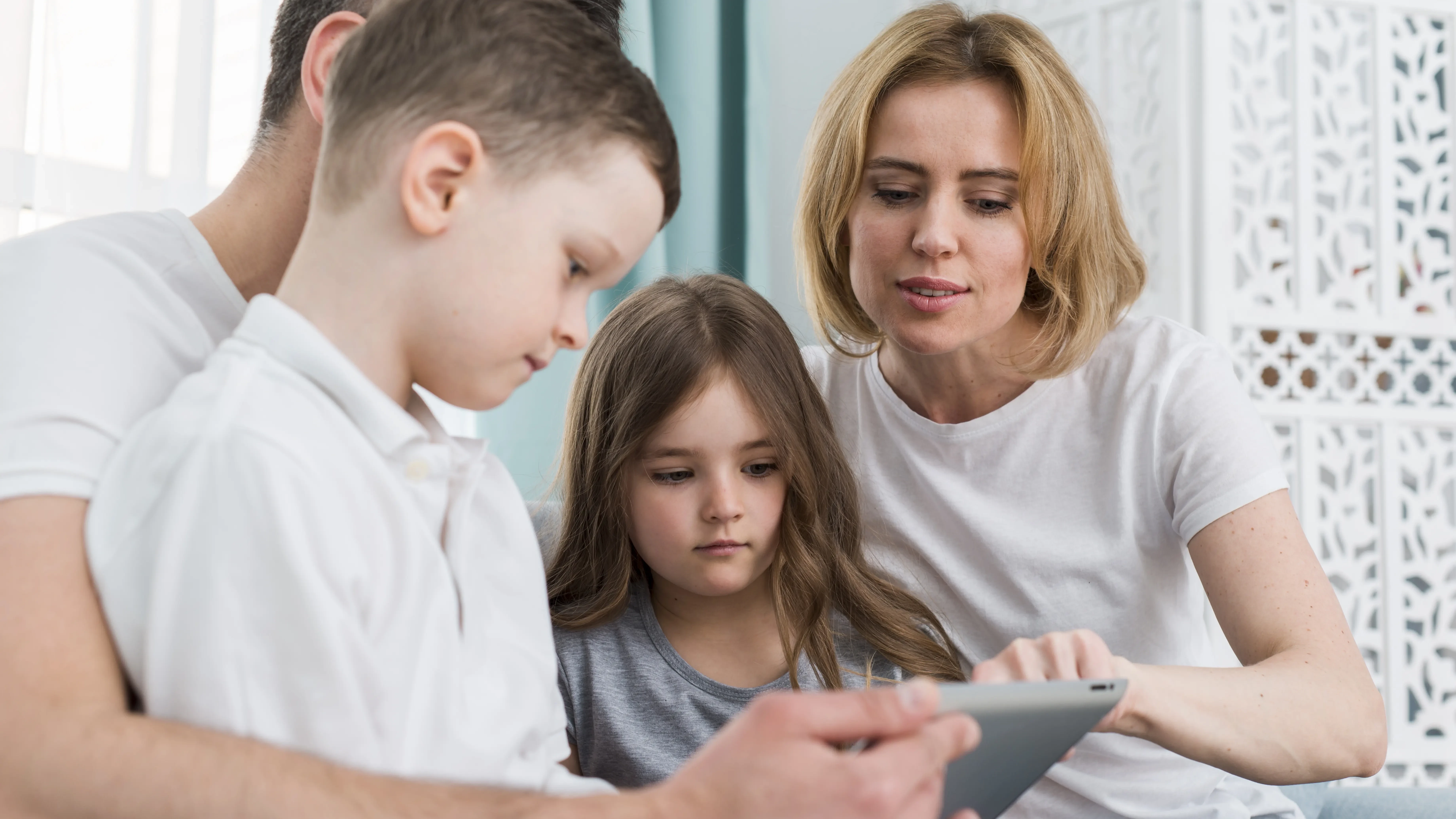 Ilustracja do artykułu: Czas przed ekranem: jak wyznaczyć granice bez konfliktów