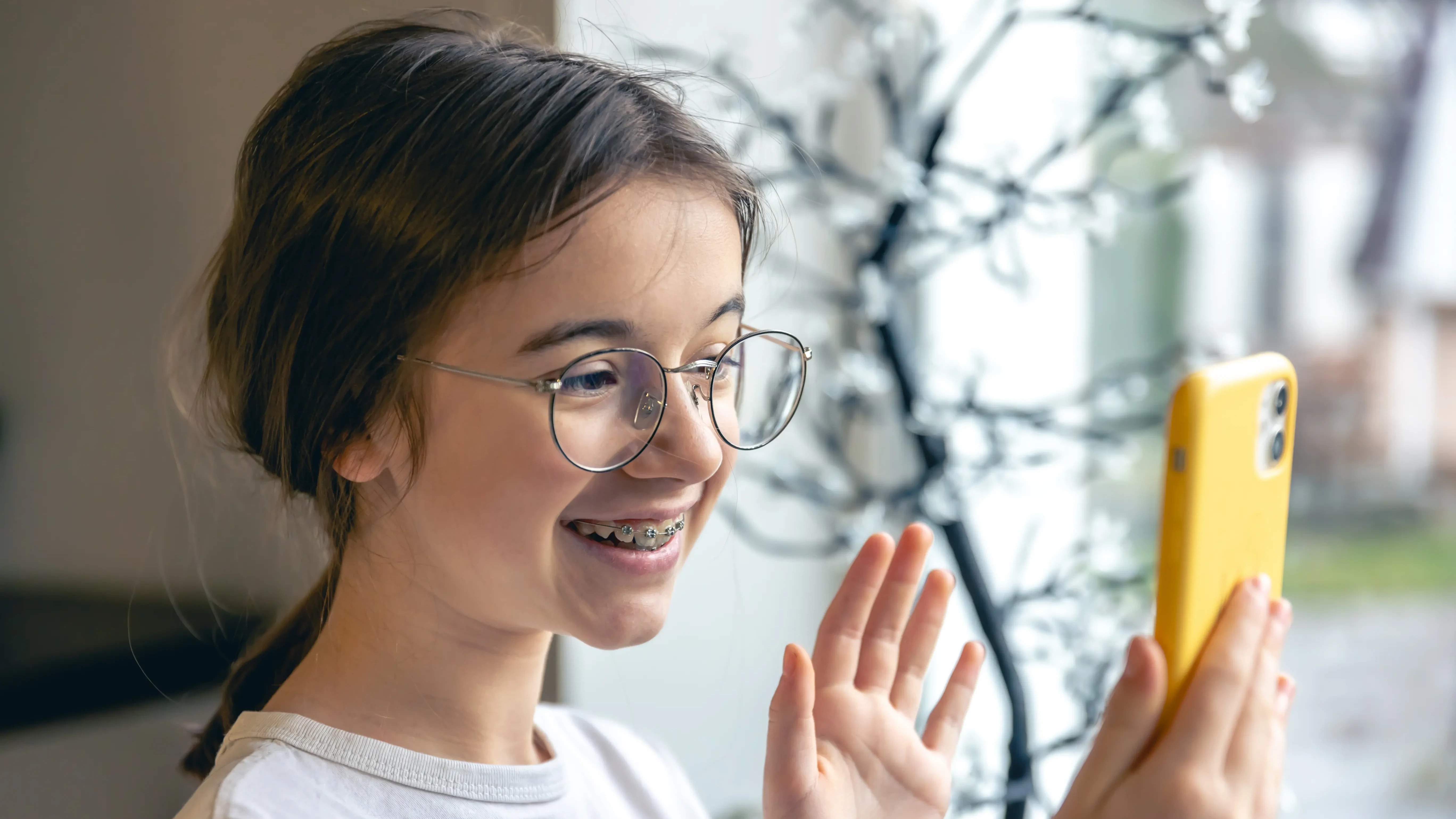 Illustration for the article: Dry Eye Syndrome: How Kroha Can Protect Your Child's Vision