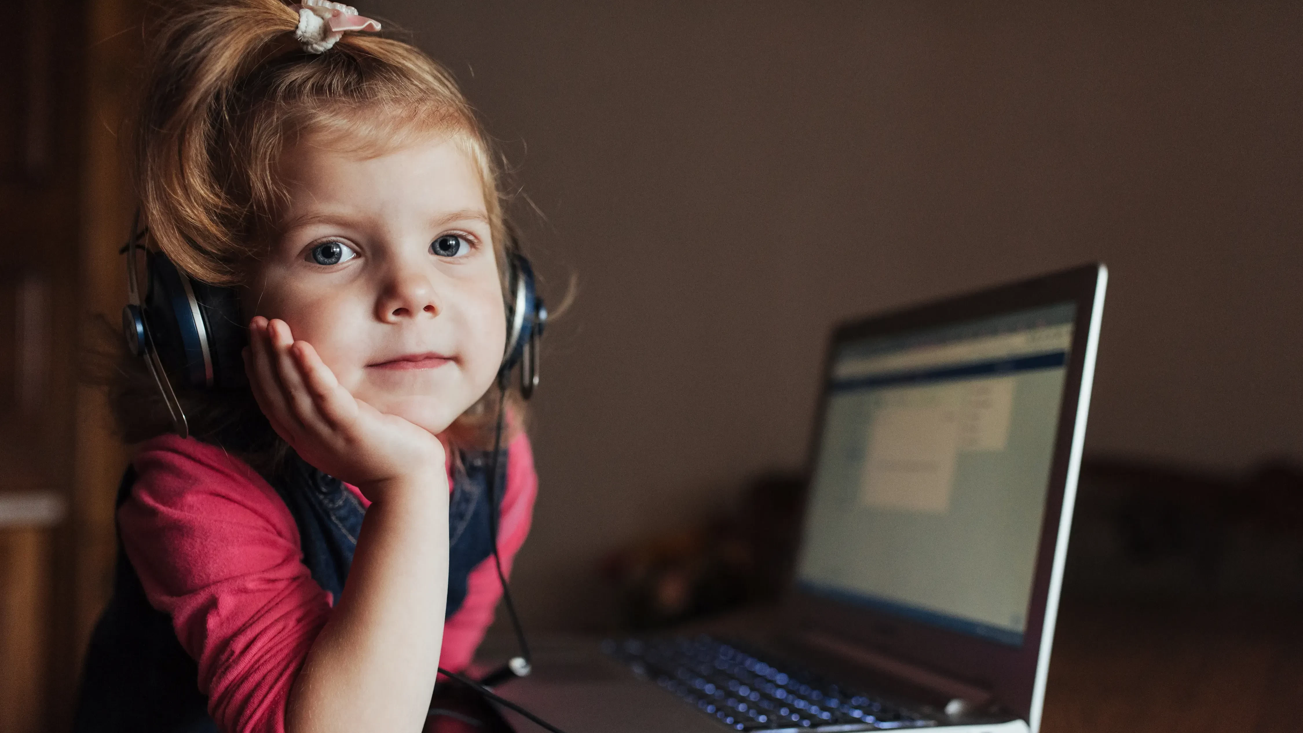 Illustration for the article: Monitoring without excessive control: balancing trust and security