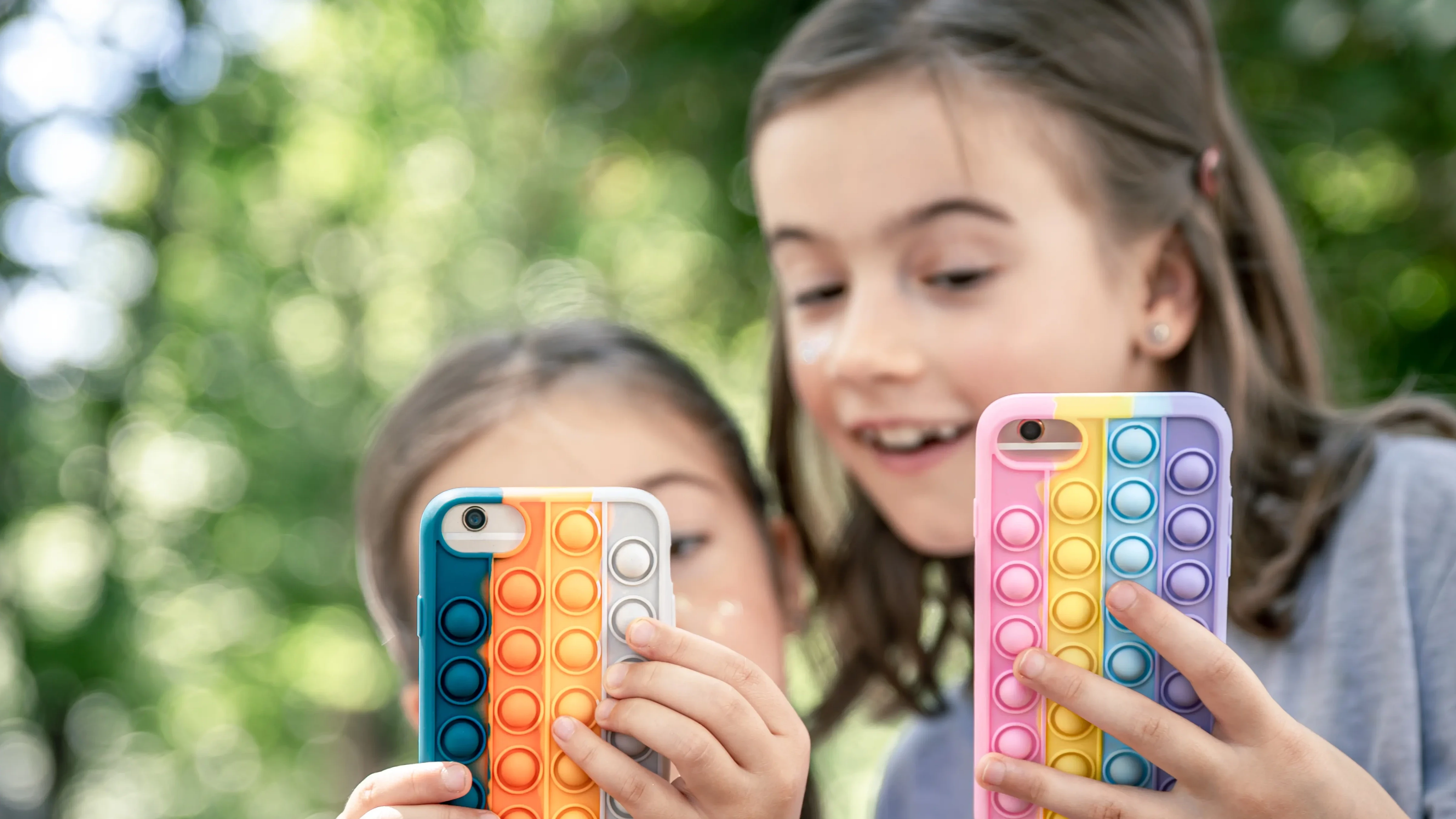 Ilustracja do artykułu: Emotikony dzieci – co oznaczają? Przewodnik dla rodziców