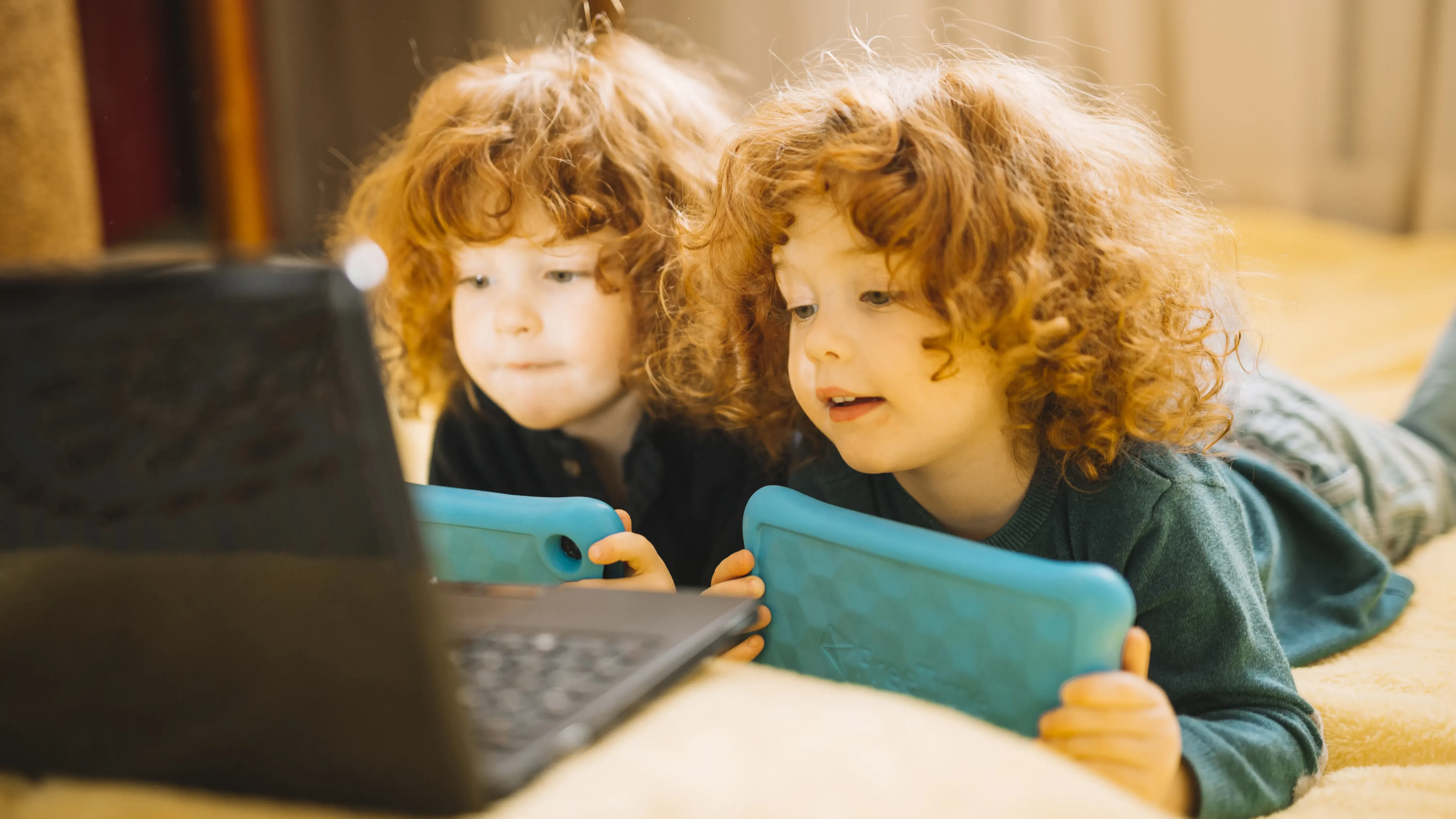 Ilustração do artigo: Quais sites são perigosos para crianças e como bloqueá‑los