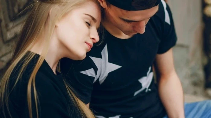 Ilustração do artigo: O que significa 143 nas mensagens das crianças: guia para os pais