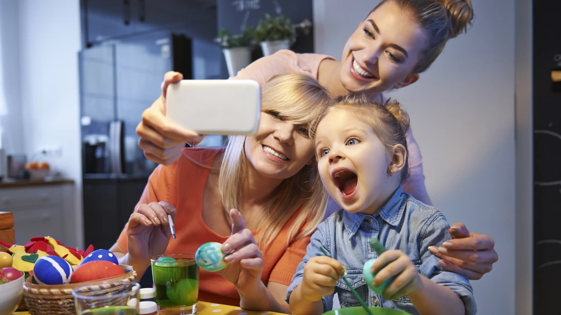 Illustration for the article: The Role of Parents in Supporting Young Bloggers and Streamers