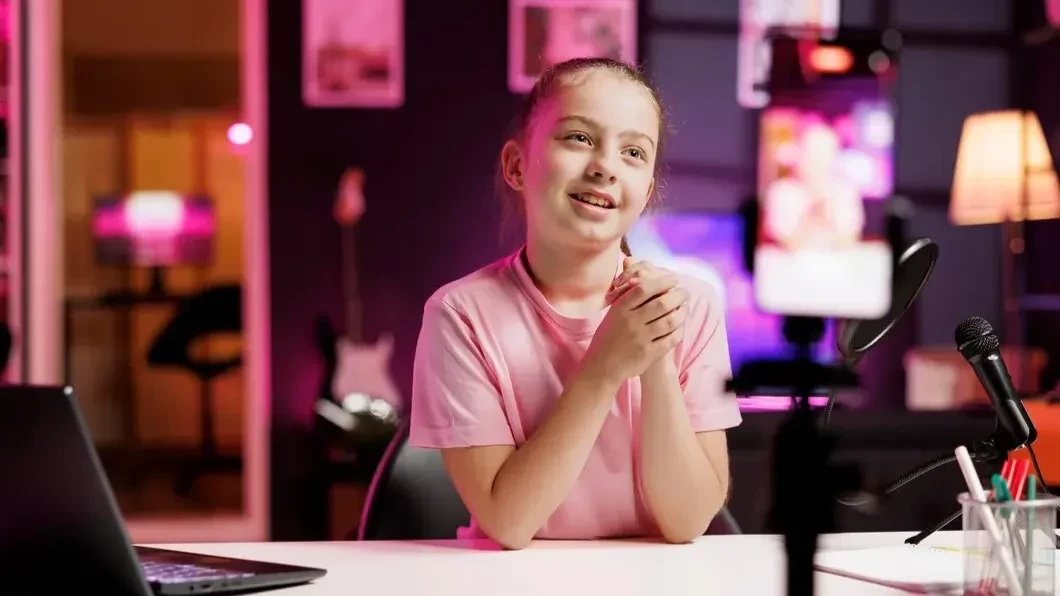 Ілюстрація до статті: Безпека онлайн для молодих блогерів та стрімерів