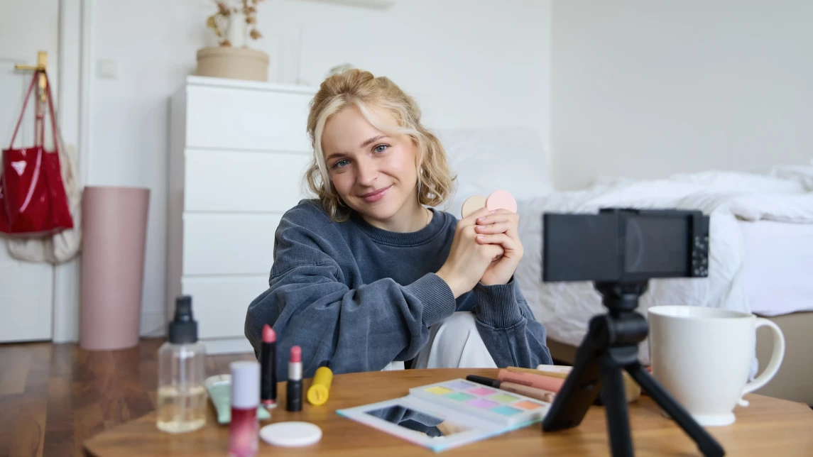 Ілюстрація до статті: Що таке GRWM та як цей тренд впливає на молодь?